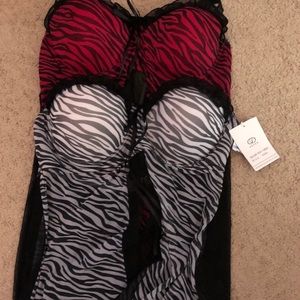 NWT fits XLT womens Sz 3X ( fits more like an xl to me) Price is for both